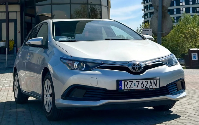 Toyota Auris cena 46000 przebieg: 147000, rok produkcji 2016 z Rzeszów małe 211